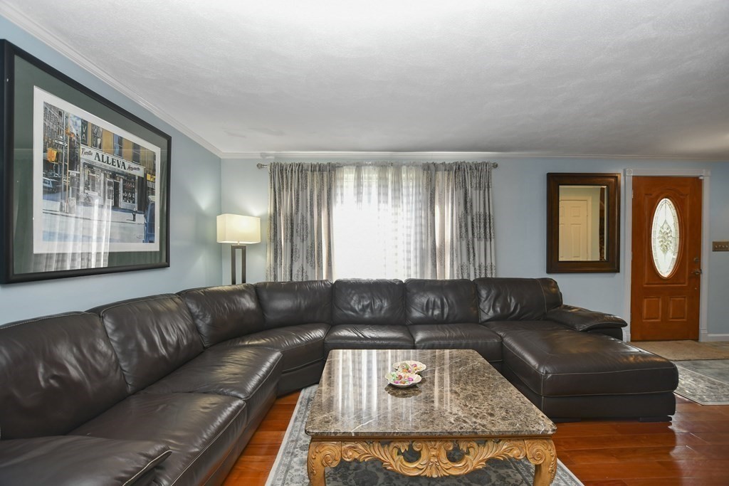 5 Spinale Road Peabody, MA 01960 - Photo 3 of 31 Gallery Image 3