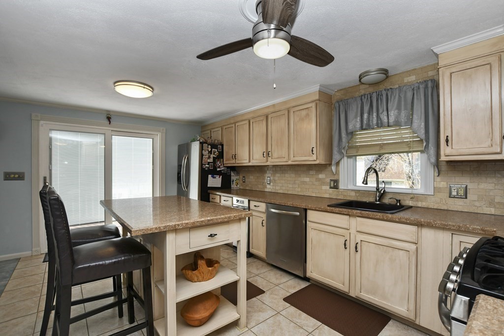5 Spinale Road Peabody, MA 01960 - Photo 10 of 31 Gallery Image 10