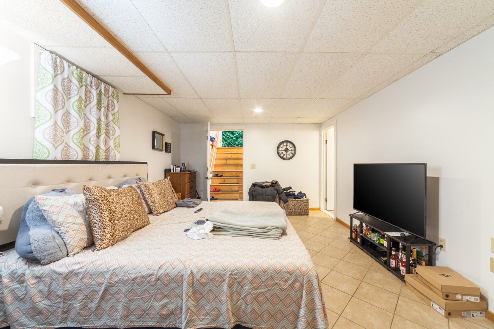309 County Road Oak Bluffs, MA 02557 - Photo 7 of 32 a bedroom with a bed and a flat screen tv