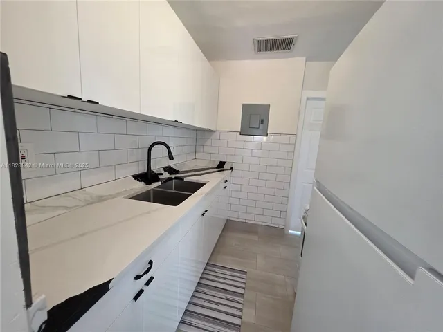 $1,650 | 120 Northeast 10th Avenue, Unit 3, Hallandale Beach, FL 33009