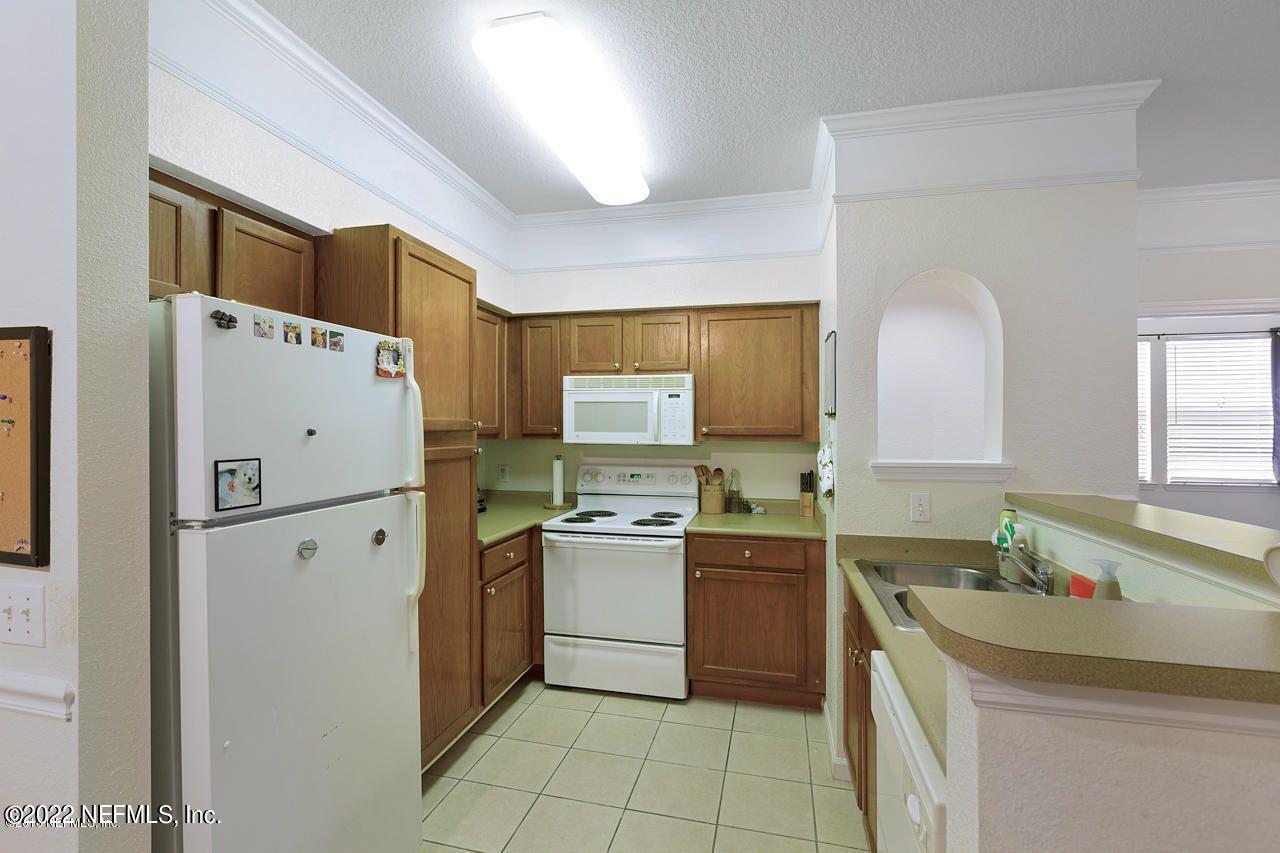 8550 Touchton Road, Unit 522 Jacksonville, FL 32216 - Photo 10 of 23 KITCHEN