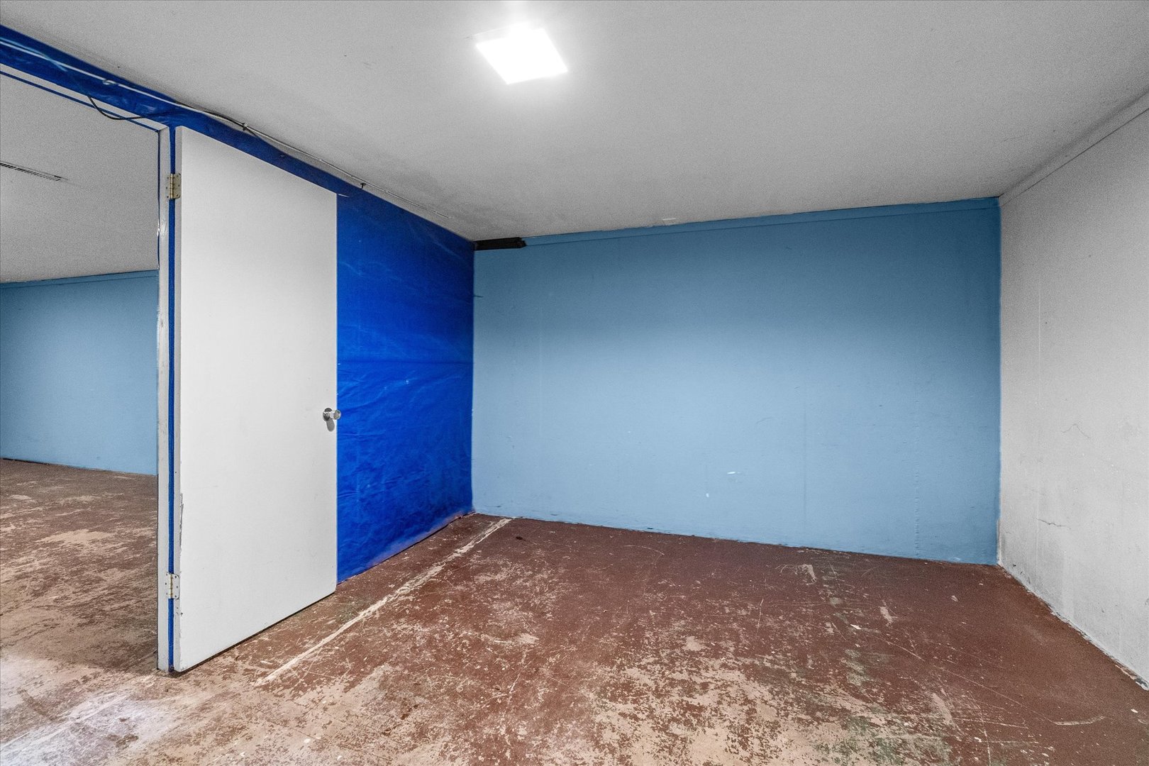 604 West Lee Street Plano, IL 60545 - Photo 13 of 17 a view of room