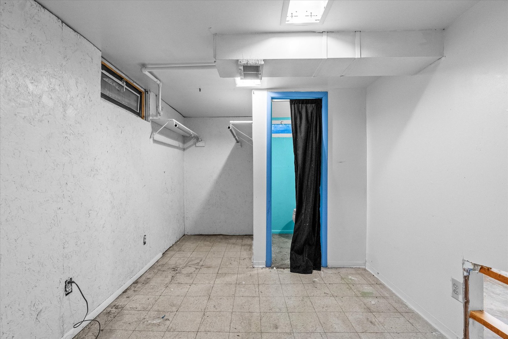 604 West Lee Street Plano, IL 60545 - Photo 14 of 17 a view of a hallway with closet