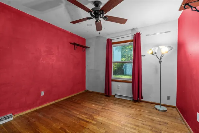 a view of empty room with a ceiling fan and a window