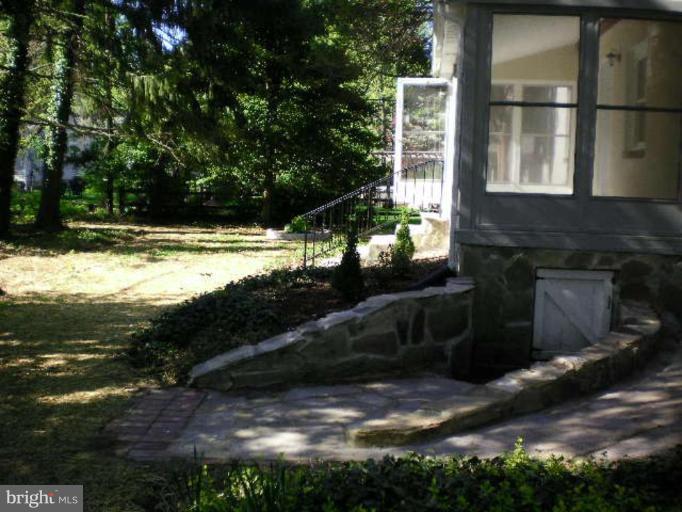 16 Dunmore Road Catonsville, MD 21228 - Photo 15 of 17 Back yard