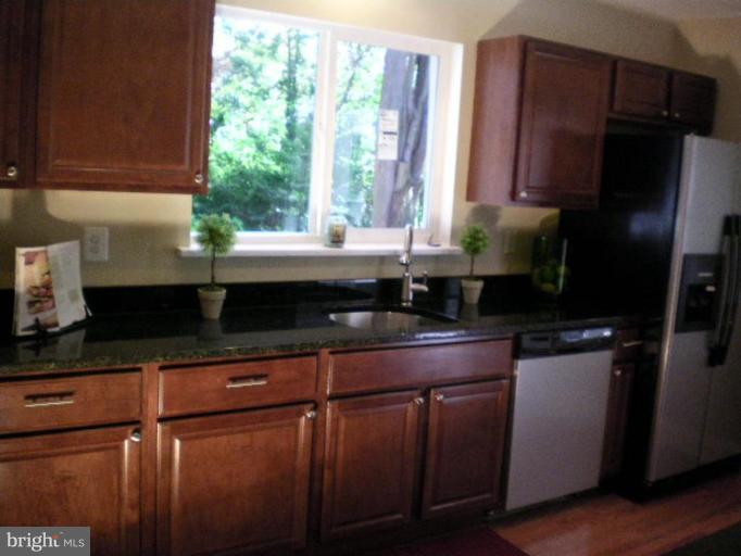 16 Dunmore Road Catonsville, MD 21228 - Photo 3 of 17 Kitchen
