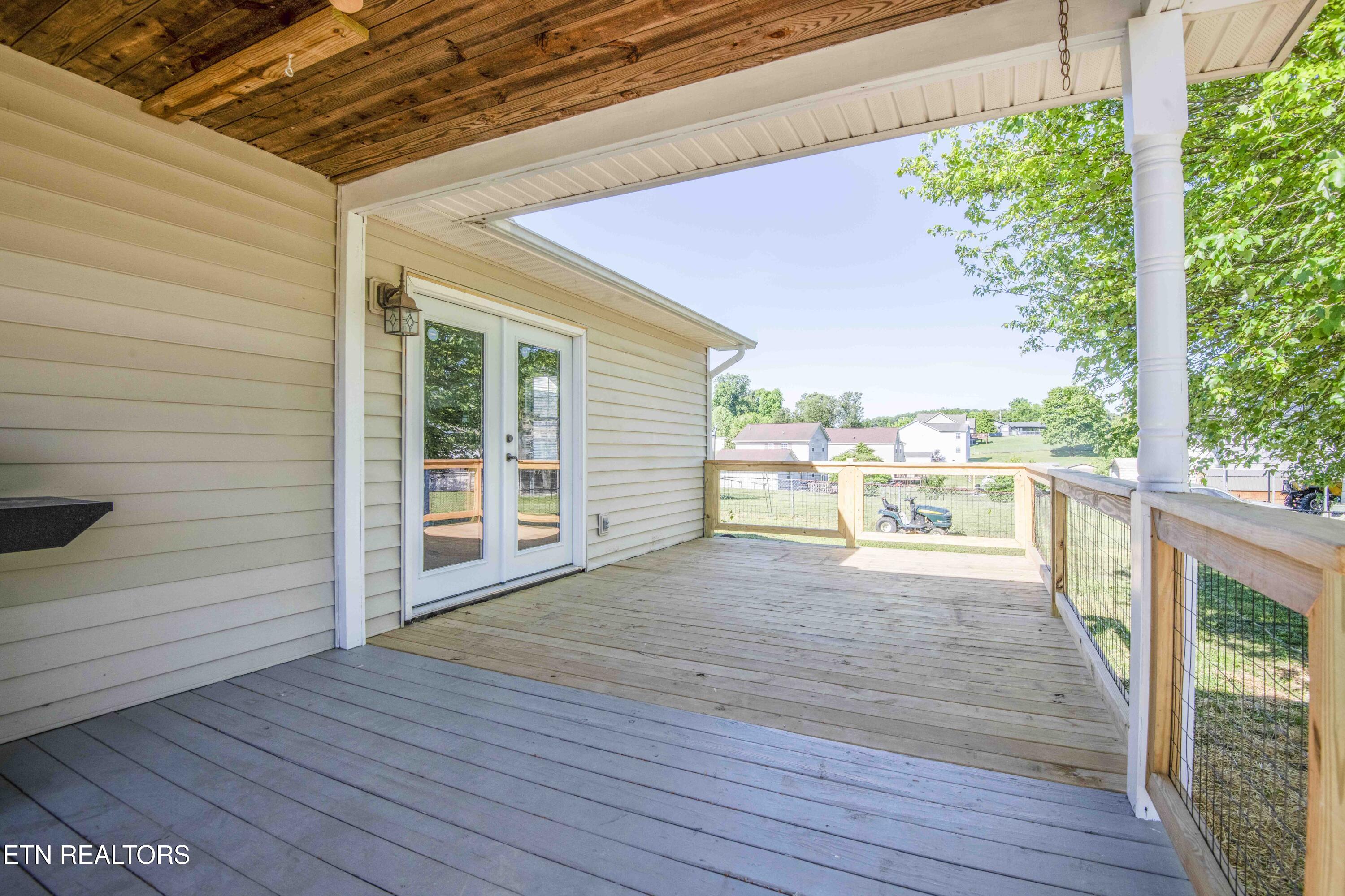1104 Swan Pond Cir Road Harriman, TN 37748 - Photo 36 of 40 covered deck