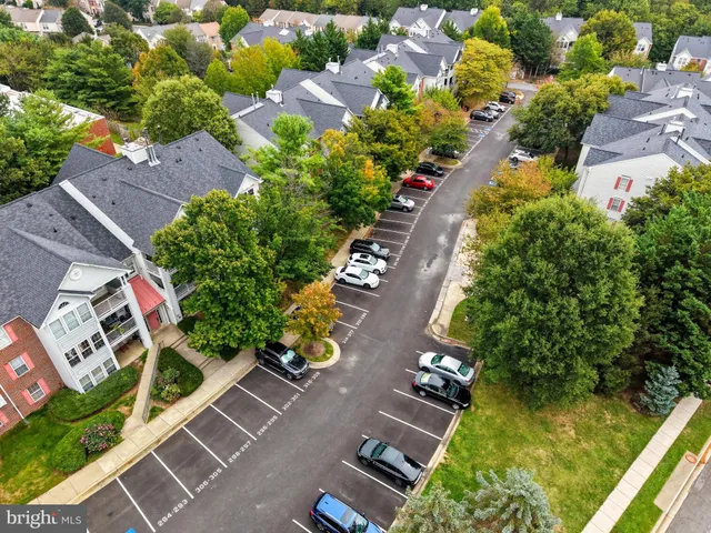 $305,000 | 25910 Ridge Manor Drive, Unit 1000L, Damascus, MD 20872