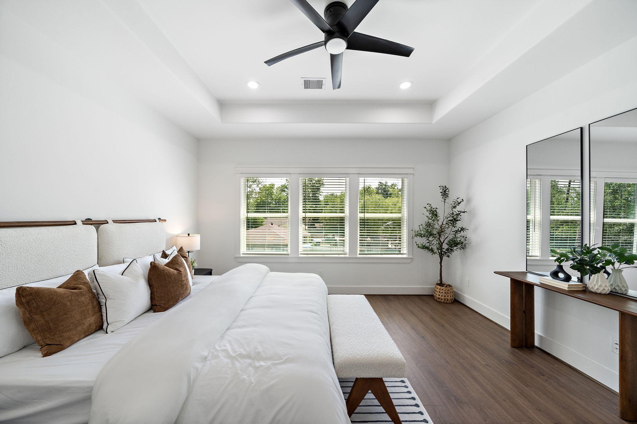6130 Endeavor Heights Road Houston, TX 77091 - Photo 13 of 33 a bedroom with bed and a large window