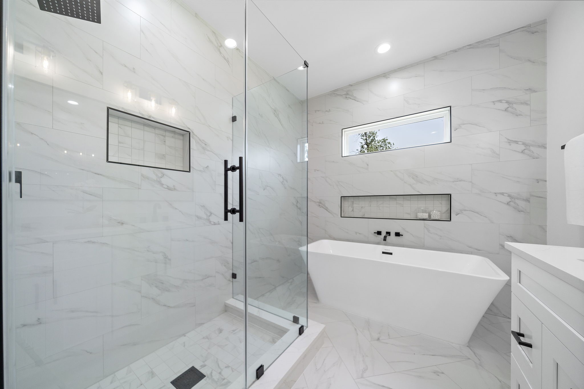 6130 Endeavor Heights Road Houston, TX 77091 - Photo 16 of 33 a bathroom with a sink a toilet and shower