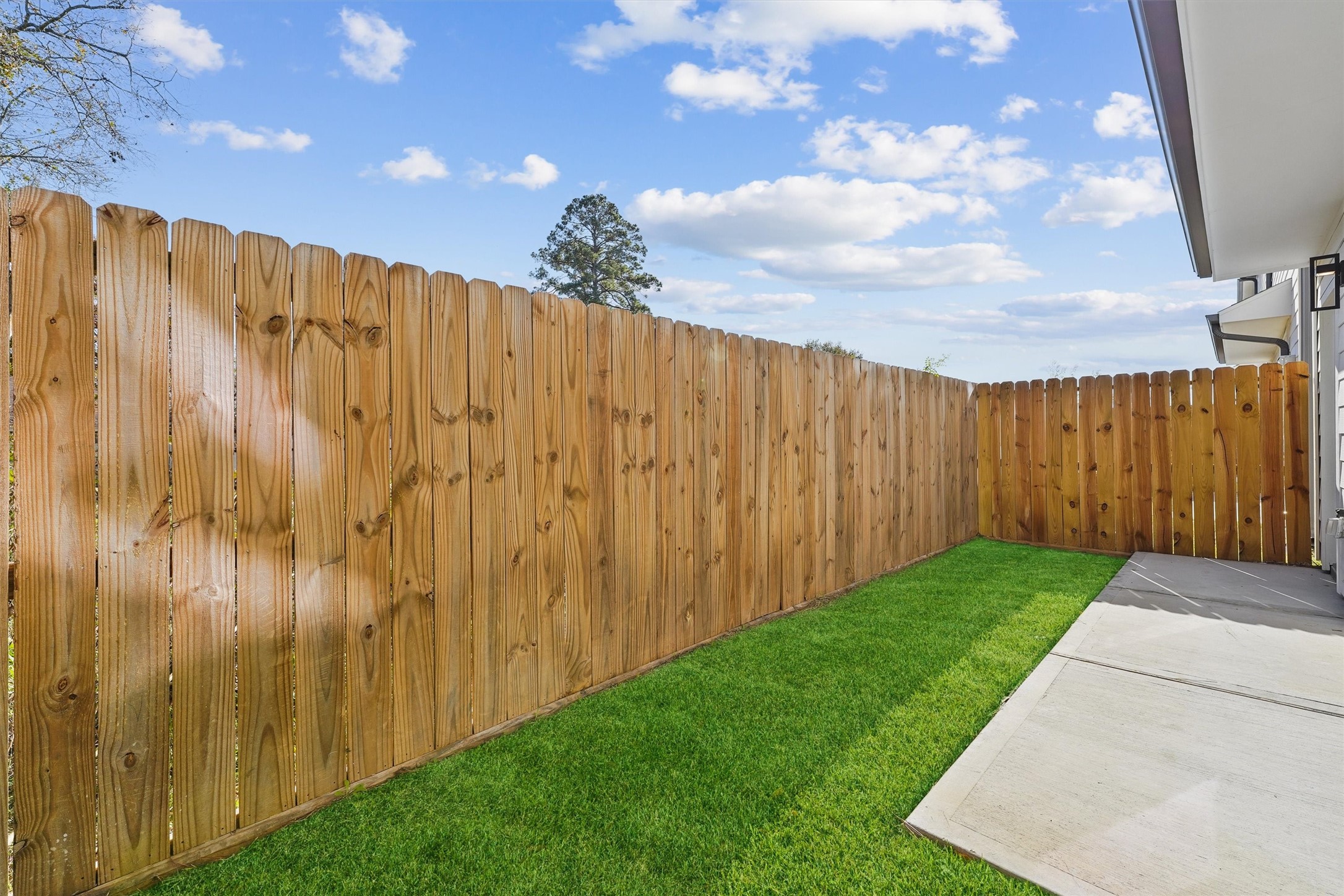 6130 Endeavor Heights Road Houston, TX 77091 - Photo 24 of 33 a view of a backyard with wooden fence