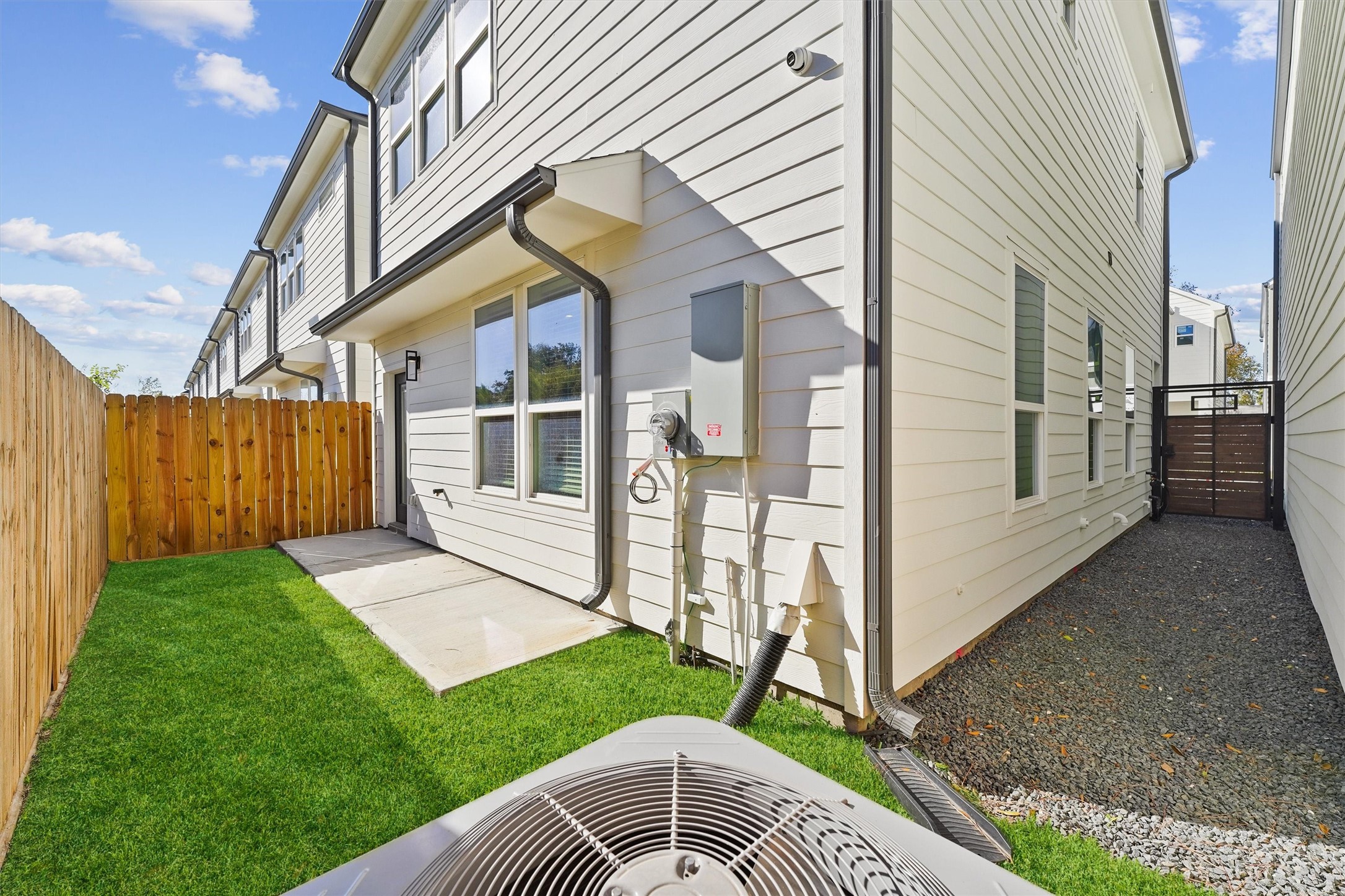 6130 Endeavor Heights Road Houston, TX 77091 - Photo 25 of 33 a view of backyard with a garden