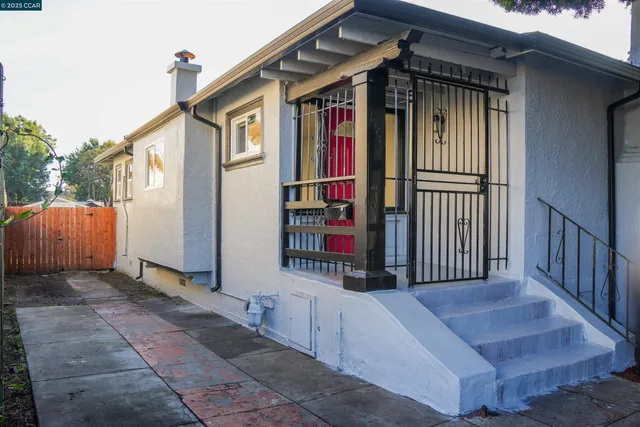 a view of front door of the house