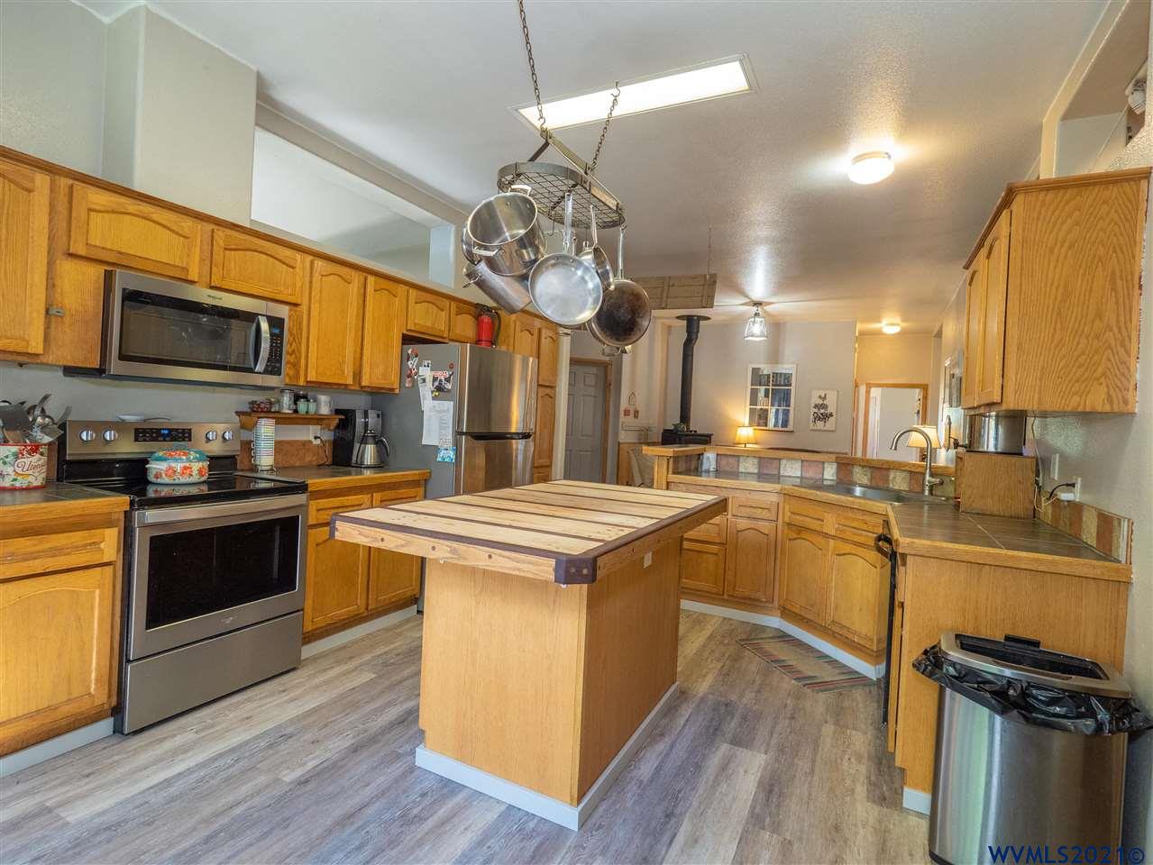 9755 Wells Landing Road Independence, OR 97351 - Photo 12 of 40