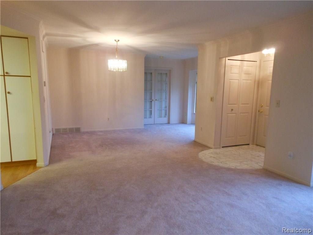 356 Meadow Bridge Drive, Unit 120 Rochester Hills, MI 48307 - Photo 16 of 34