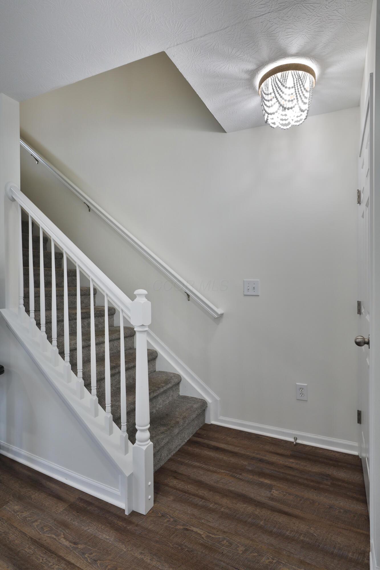 8330 Bruntsfield Road Columbus, OH 43235 - Photo 15 of 49 Upstairs