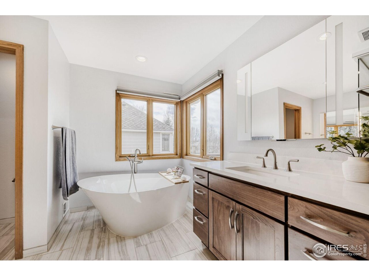 2133 Ridgeview Way Longmont, CO 80504 - Photo 14 of 34