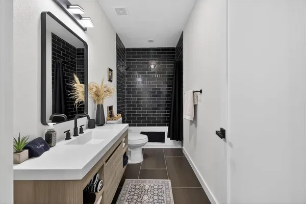 $289,000 | 209 North Broad Street, St. Jo, TX 76265