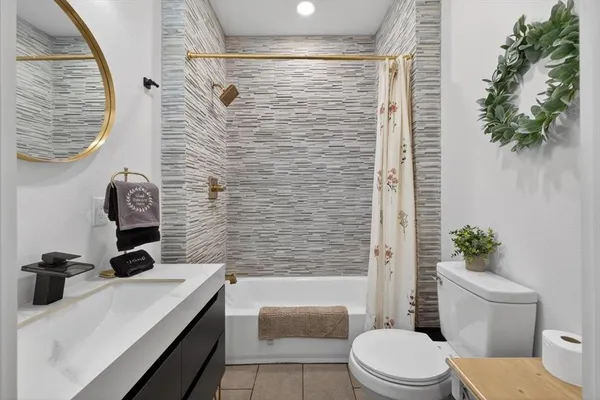 $289,000 | 209 North Broad Street, St. Jo, TX 76265