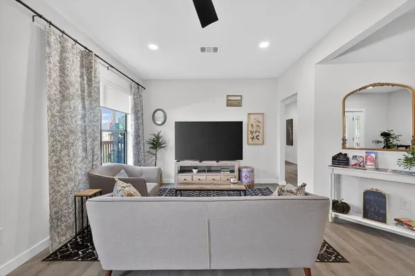 $289,000 | 209 North Broad Street, St. Jo, TX 76265