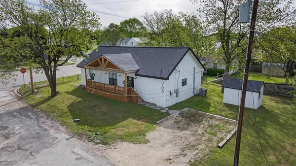 $289,000 | 209 North Broad Street, St. Jo, TX 76265