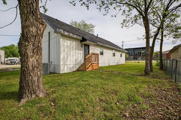 $289,000 | 209 North Broad Street, St. Jo, TX 76265