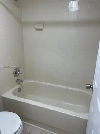 $2,490 | 1075 West 68th Street, Unit 304, Hialeah, FL 33014