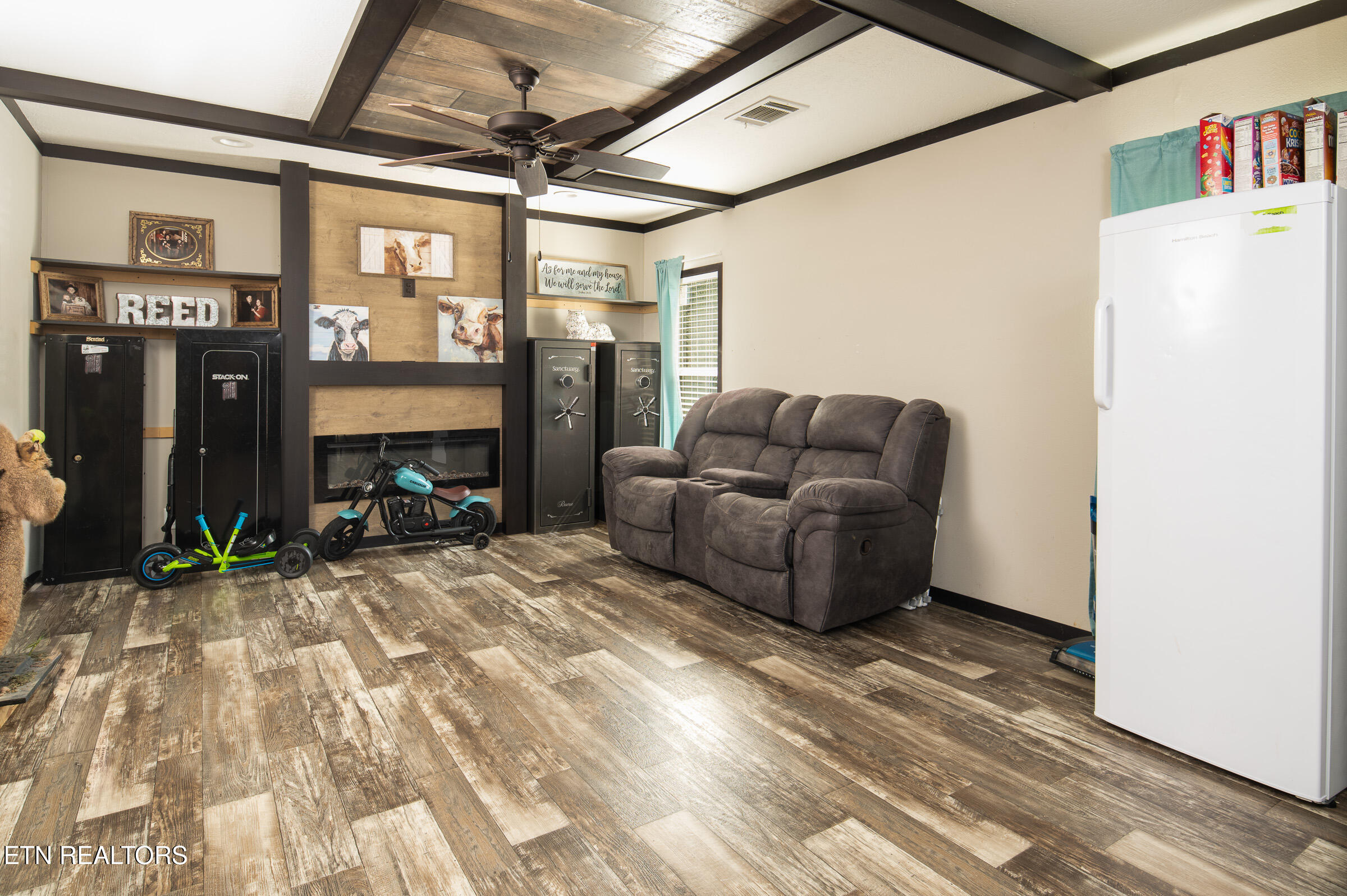 451 Shady Grove Road Lancing, TN 37770 - Photo 15 of 30 Family Room