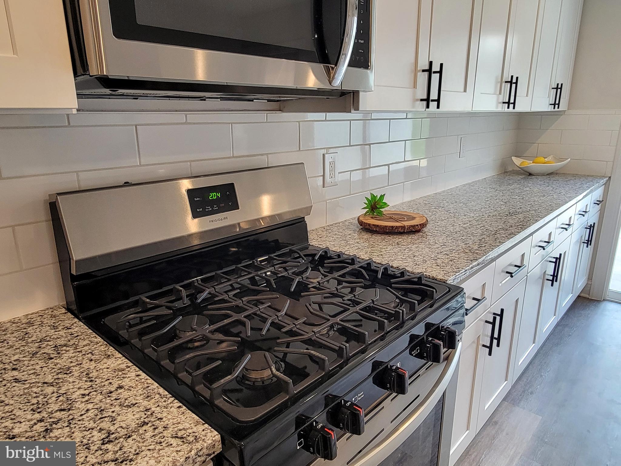 2090 Allentown Road Quakertown, PA 18951 - Photo 23 of 58 5 Burner Gas Stove