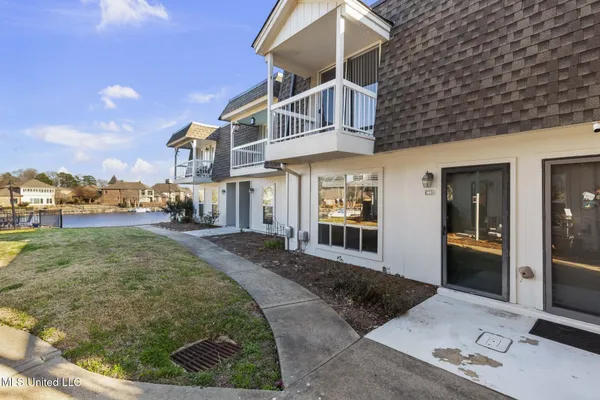 $255,000 | 550 Post Road, Unit 1002, Ridgeland, MS 39157