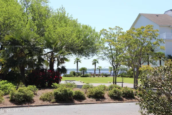 $255,000 | 550 Post Road, Unit 1002, Ridgeland, MS 39157