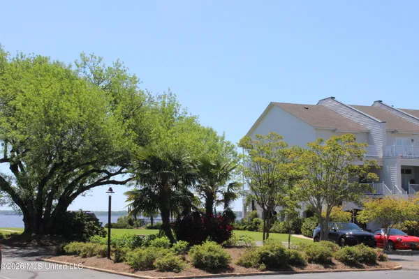 $255,000 | 550 Post Road, Unit 1002, Ridgeland, MS 39157