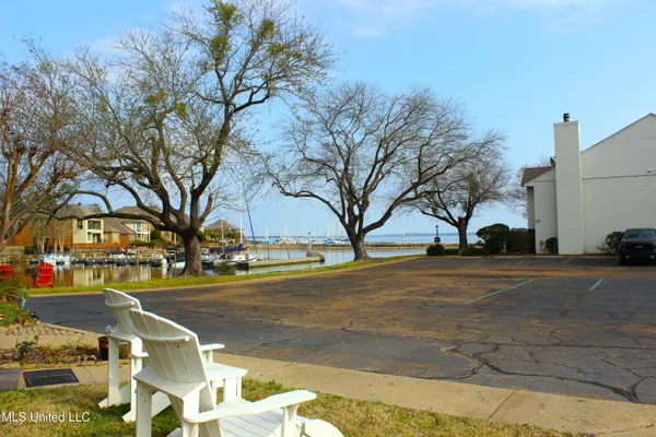 $255,000 | 550 Post Road, Unit 1002, Ridgeland, MS 39157