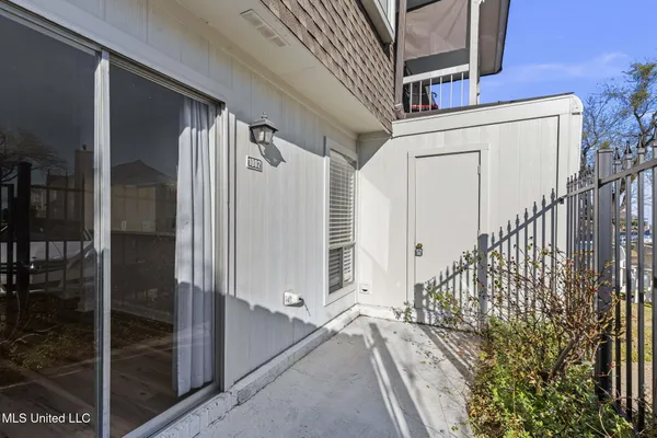 $255,000 | 550 Post Road, Unit 1002, Ridgeland, MS 39157