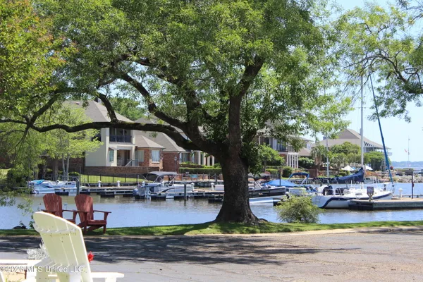 $255,000 | 550 Post Road, Unit 1002, Ridgeland, MS 39157