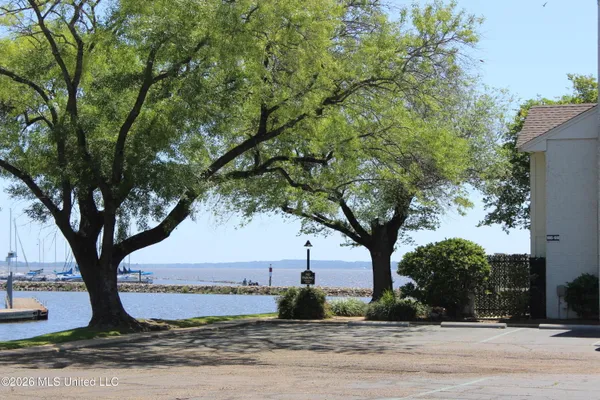 $255,000 | 550 Post Road, Unit 1002, Ridgeland, MS 39157