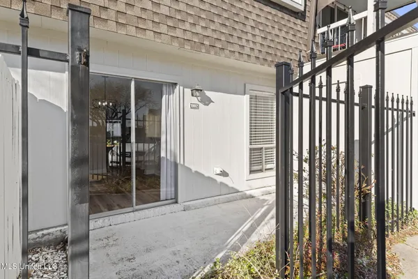 $255,000 | 550 Post Road, Unit 1002, Ridgeland, MS 39157