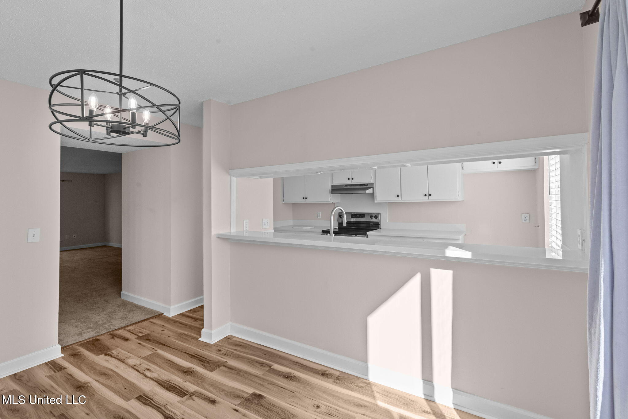 550 Post Road, Unit 1002 Ridgeland, MS 39157 - Photo 19 of 63 pc 1002 dining to kitchen