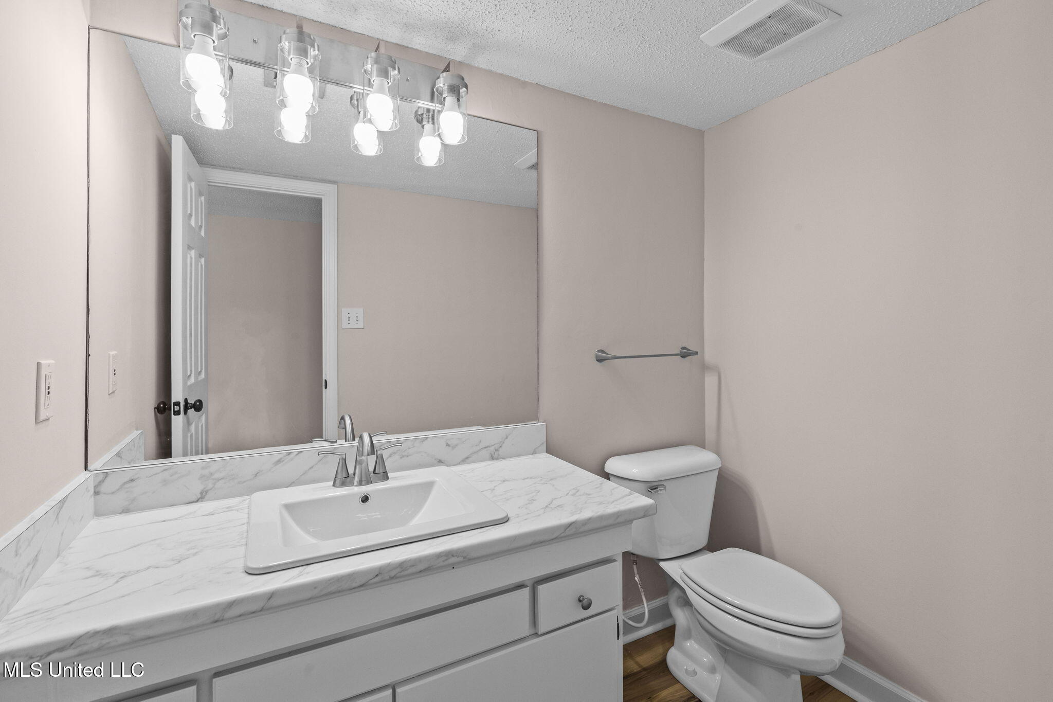 550 Post Road, Unit 1002 Ridgeland, MS 39157 - Photo 25 of 63 pc 1002 half bath2
