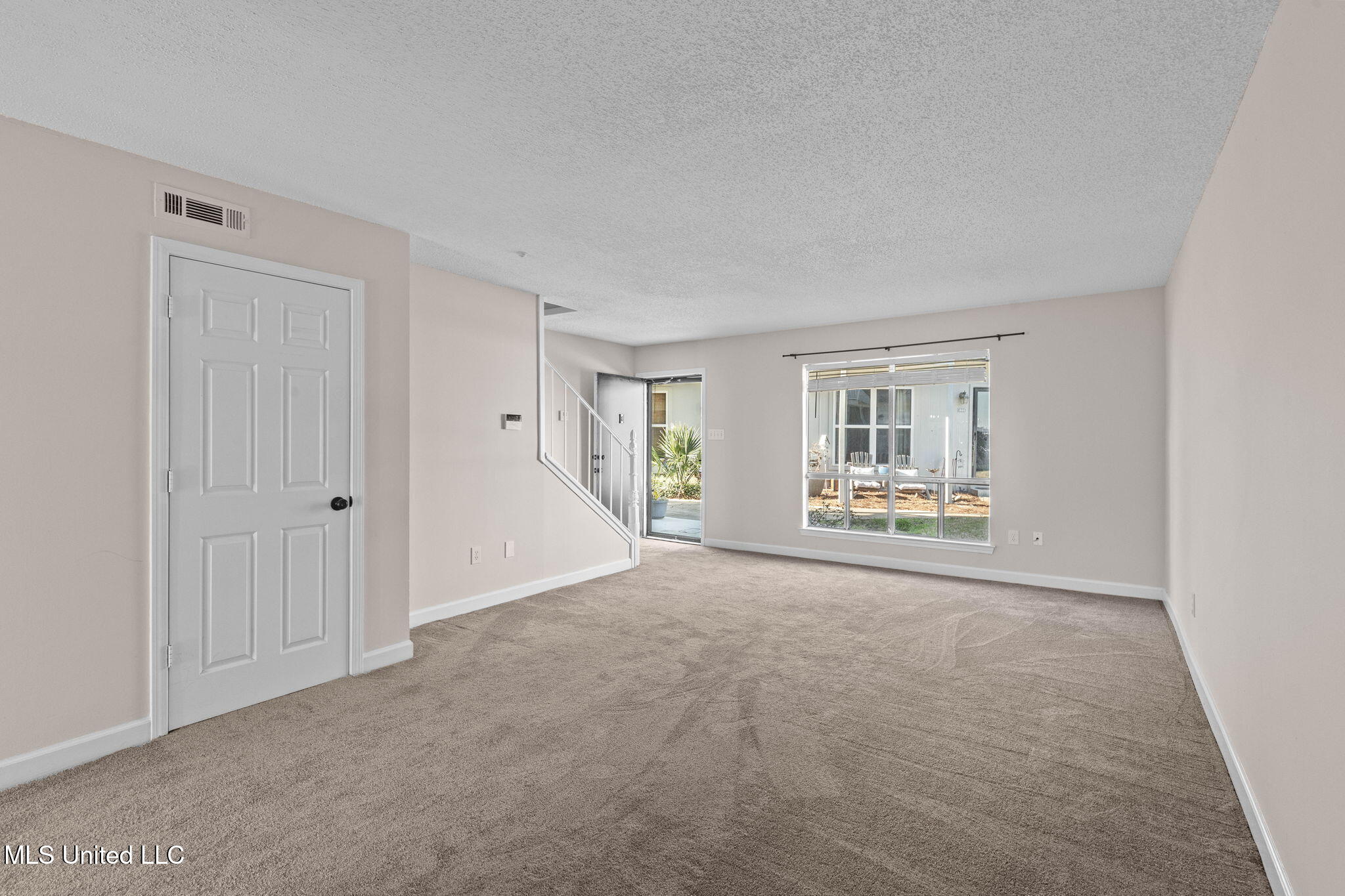 550 Post Road, Unit 1002 Ridgeland, MS 39157 - Photo 26 of 63 pc 1002 living