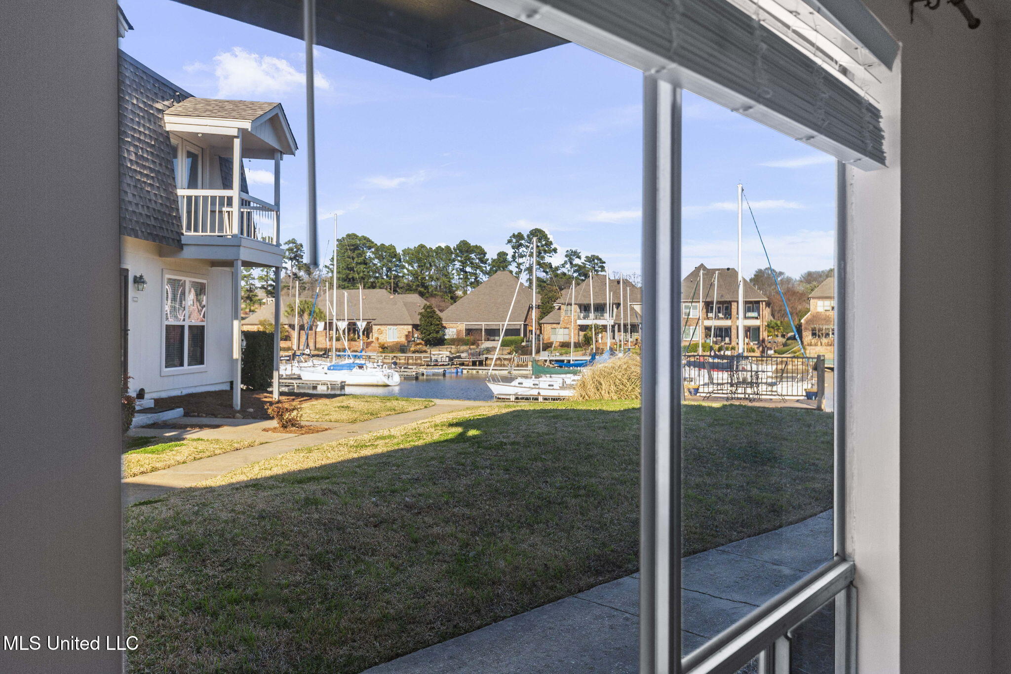 550 Post Road, Unit 1002 Ridgeland, MS 39157 - Photo 28 of 63 pc 1002 living window view