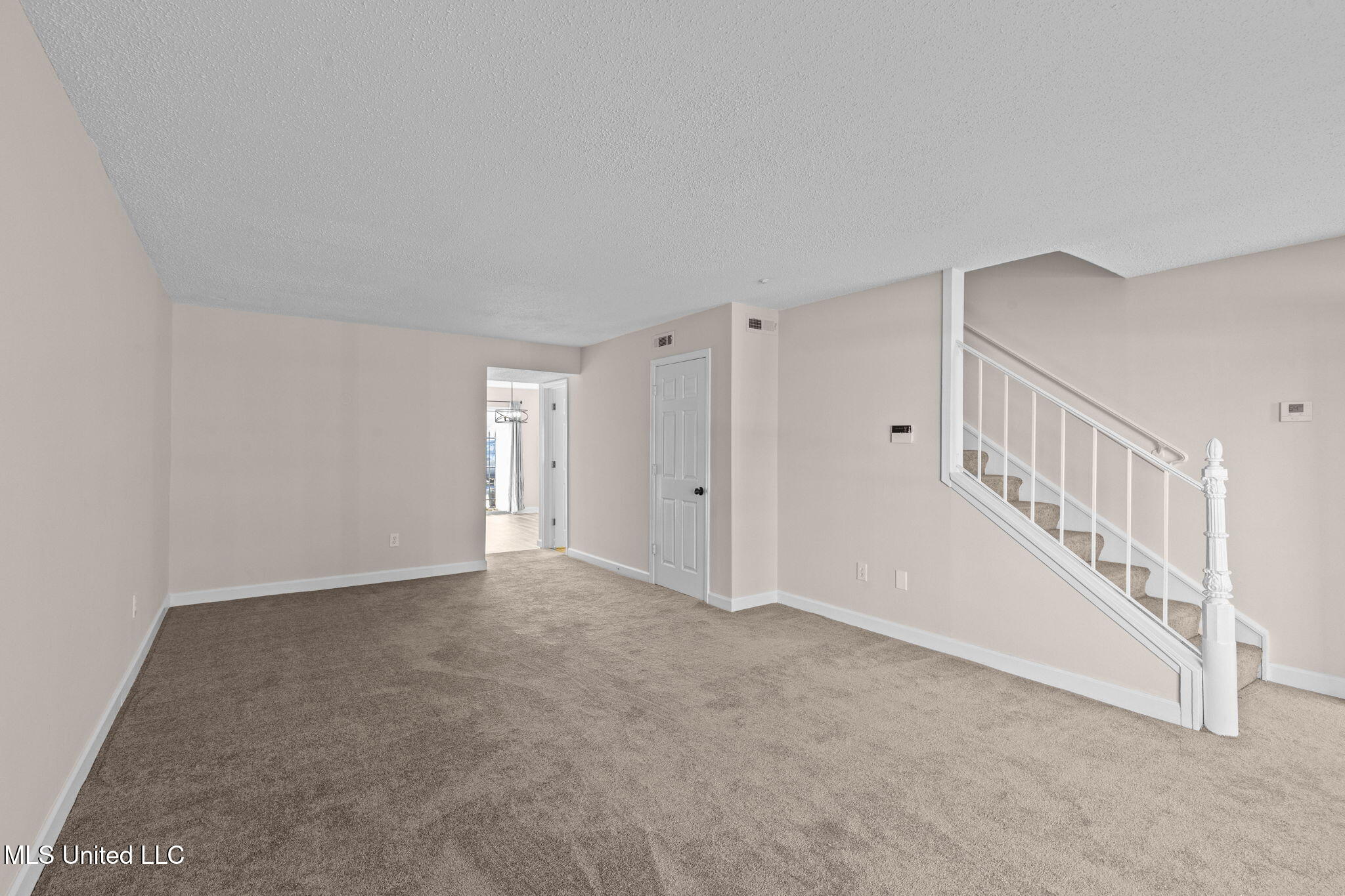 550 Post Road, Unit 1002 Ridgeland, MS 39157 - Photo 30 of 63 pc 1002 living2