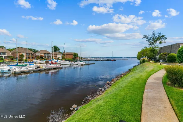 $255,000 | 550 Post Road, Unit 1002, Ridgeland, MS 39157