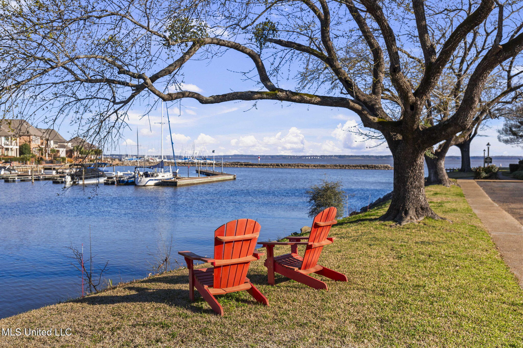 550 Post Road, Unit 1002 Ridgeland, MS 39157 - Photo 54 of 63 Lots of places to sit and enjoy