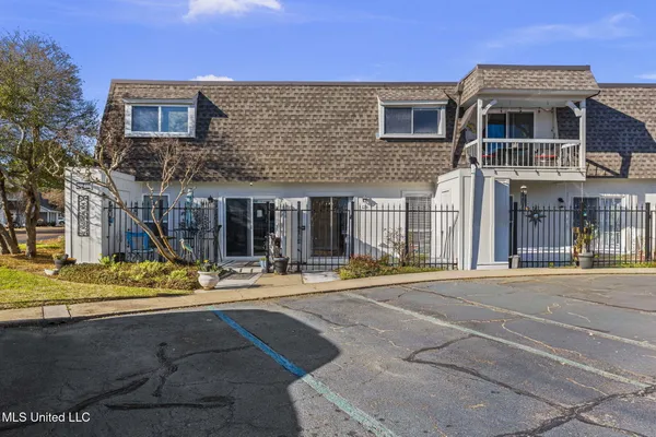 $255,000 | 550 Post Road, Unit 1002, Ridgeland, MS 39157