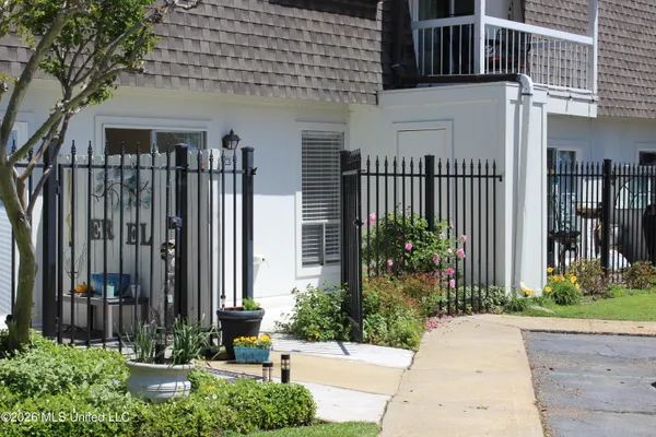 $255,000 | 550 Post Road, Unit 1002, Ridgeland, MS 39157