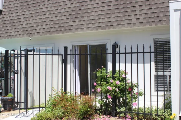 $255,000 | 550 Post Road, Unit 1002, Ridgeland, MS 39157