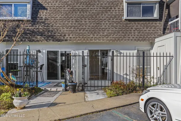 $255,000 | 550 Post Road, Unit 1002, Ridgeland, MS 39157