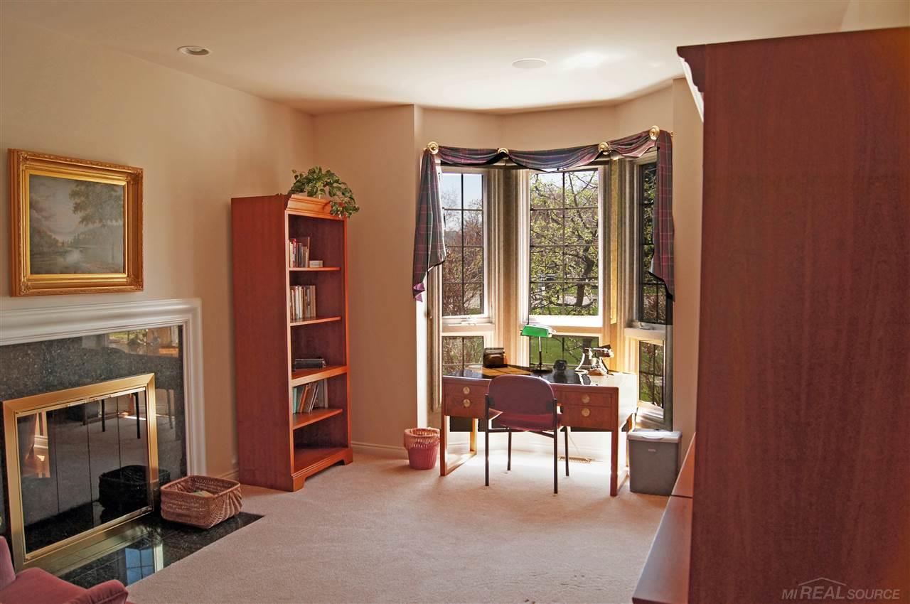 1812 Fox Run Rochester, MI 48306 - Photo 41 of 58 31241619-40.JPG