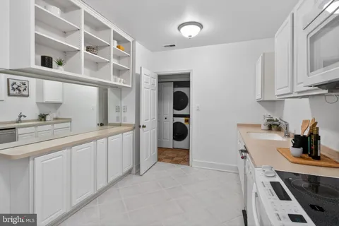 $925,000 | 3297 Sutton Place Northwest, Unit C, Washington, DC 20016